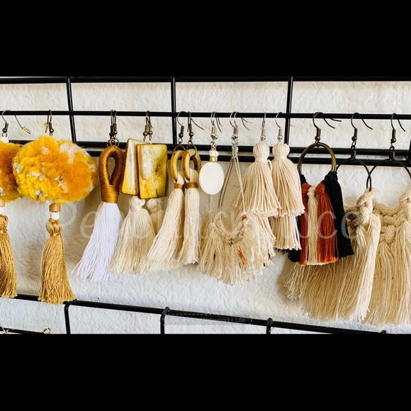 the AIDYN style handmade macrame tassel earrings - Picture 3 of 4